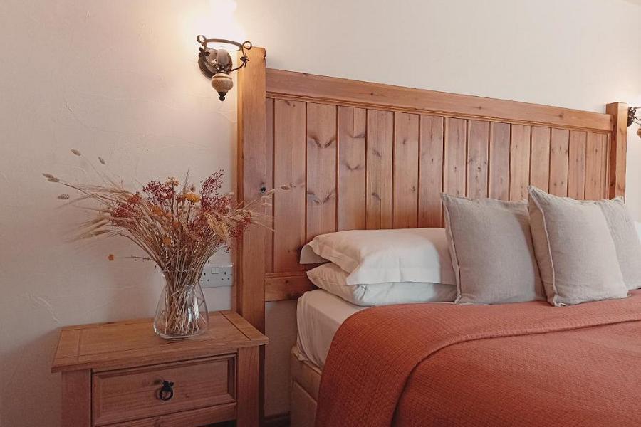 Bedroom at the Gwaulod Y Garth Inn