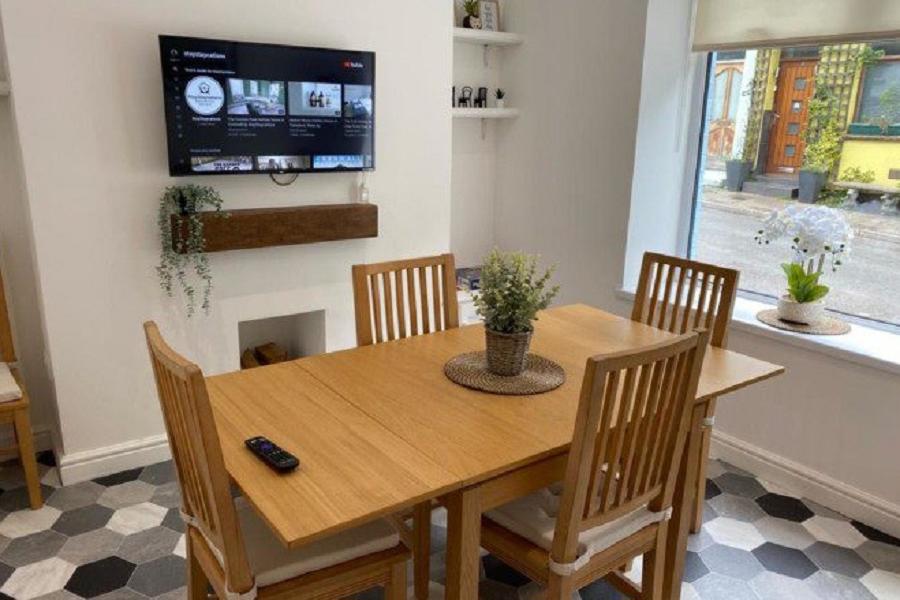 Dining room at Rhondda Tunnel Cottage