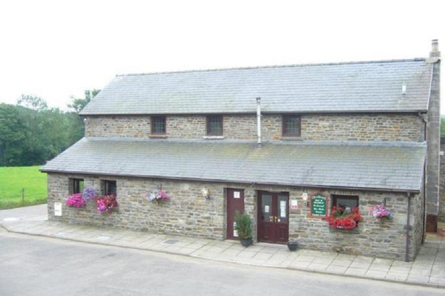 Exterior of the Countryman Inn