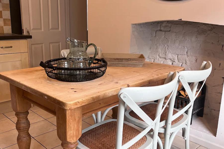 Dining at Cwtch Cottage