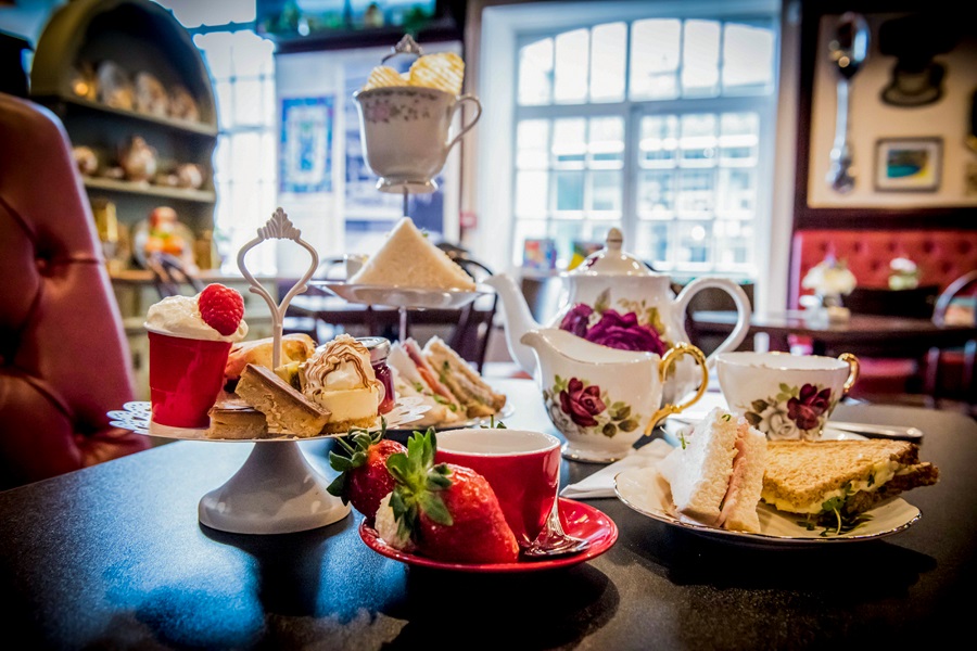 Afternoon tea at Caffe Bracchi