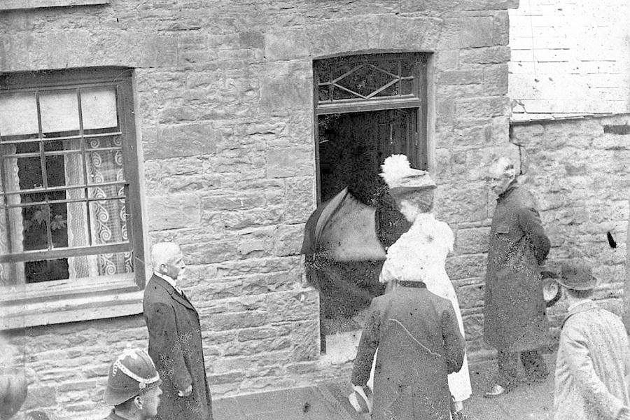 George V and Queen Mary visit Bute Street